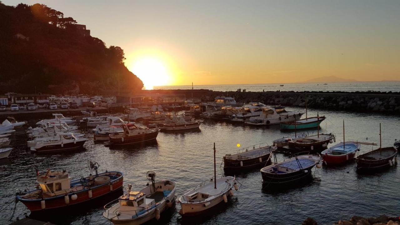Relais Del Mare Con Terrazza Fronte Mare Free Parking Διαμέρισμα Massa Lubrense Εξωτερικό φωτογραφία