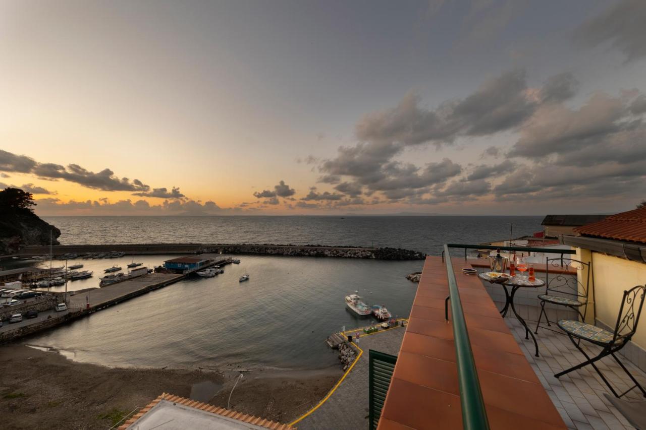 Relais Del Mare Con Terrazza Fronte Mare Free Parking Διαμέρισμα Massa Lubrense Εξωτερικό φωτογραφία