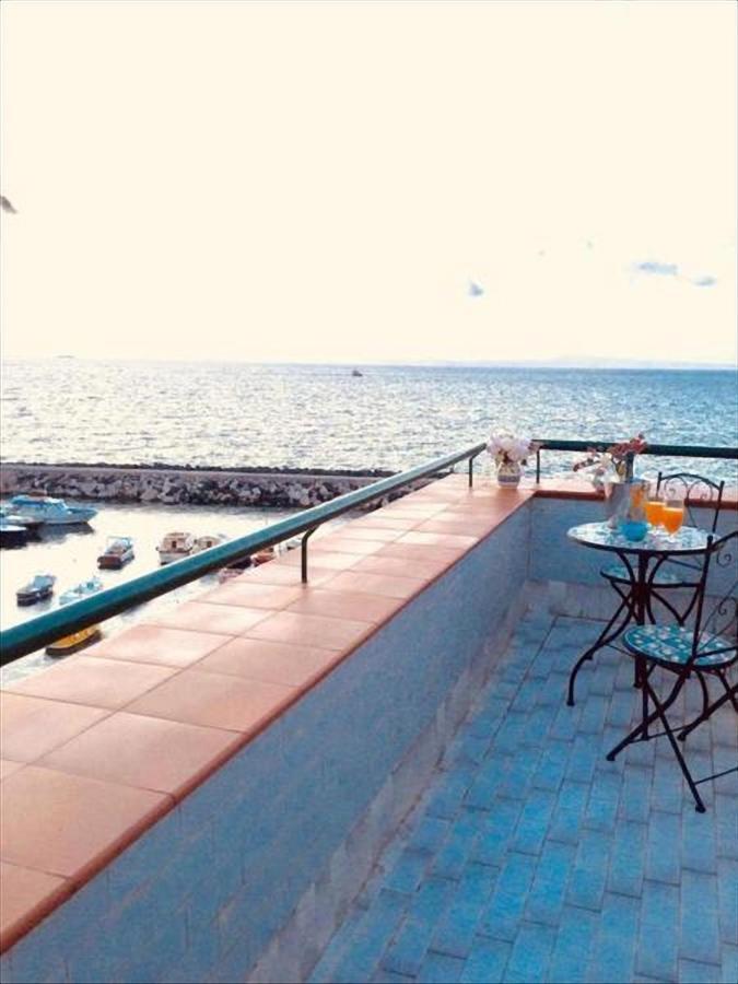Relais Del Mare Con Terrazza Fronte Mare Free Parking Διαμέρισμα Massa Lubrense Εξωτερικό φωτογραφία
